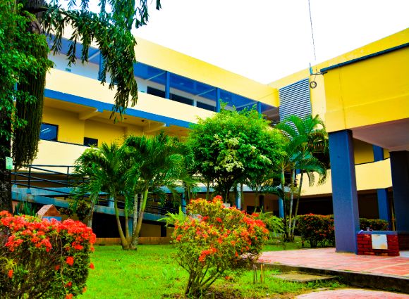 Colegio Comfiar / Politécnico